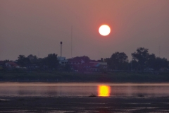 Le pêcheur admirant le coucher du soleil - Ventiane - Laos