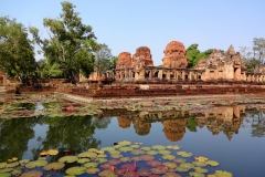 Nature luxuriante au temple Khmer Prasat Muang Tam - Thaïlande