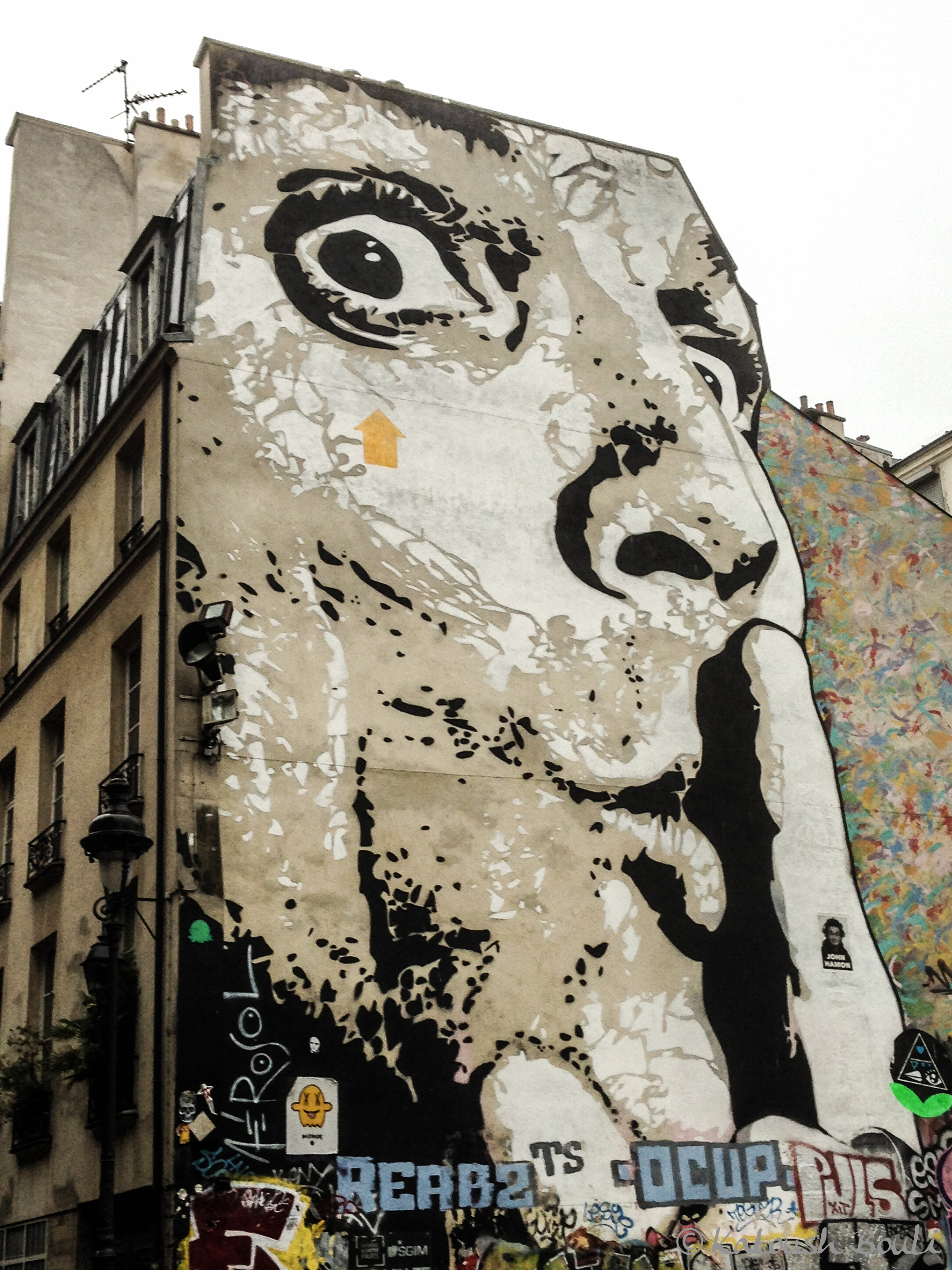 Graffiti sur la place Stravinsky à Paris - Mélancolie Voyageuse - Blog de voyage et d'écriture